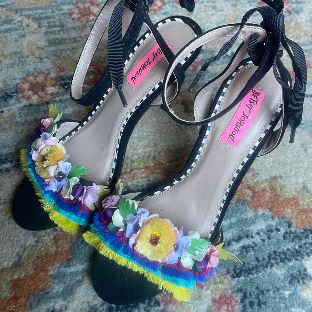 Betsey Johnson Winslow Dress Sandals Black Multi Size 8 unique
